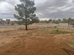 58573 Sunflower Dr in Yucca Valley, CA - Building Photo - Building Photo