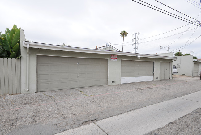 2104 E La Palma Ave in Anaheim, CA - Building Photo - Building Photo