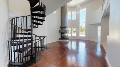 22500 N Summit Ridge Cir in Los Angeles, CA - Building Photo - Building Photo