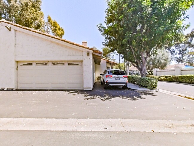 property at 31092 Via La Senda