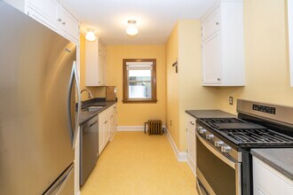 4428 N Oakland Ave in Milwaukee, WI - Foto de edificio - Interior Photo