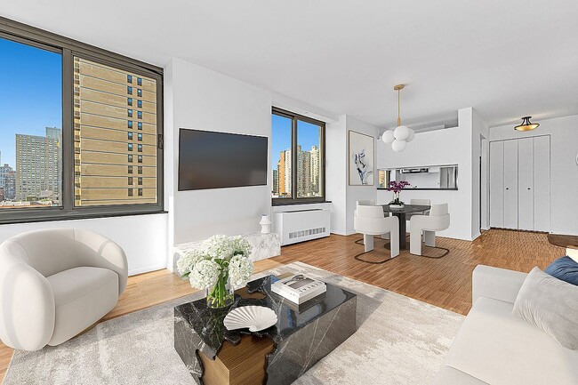 300 E 85th St in New York, NY - Building Photo - Building Photo