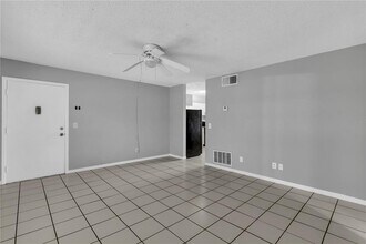 1629 W Oak Ridge Rd in Orlando, FL - Building Photo - Building Photo