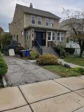 219 McElroy Ave in Fort Lee, NJ - Foto de edificio - Building Photo