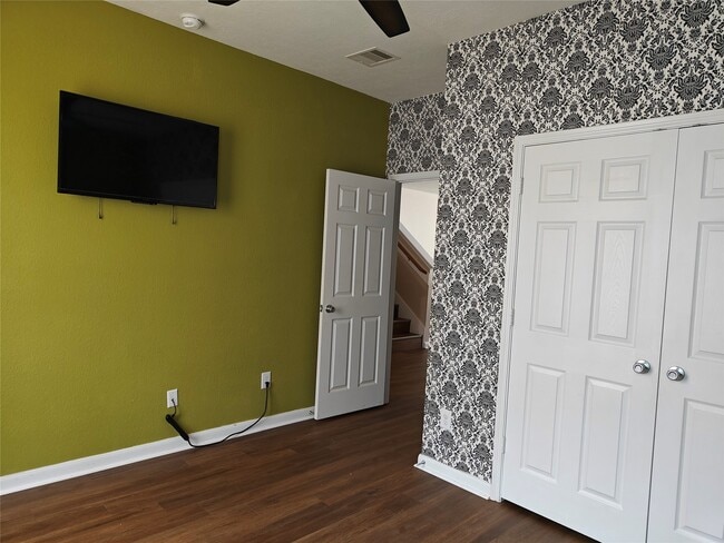 property at 7915 Moss Springs Ct