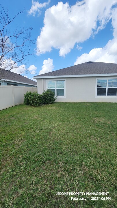 7918 Sail Clover Ln in Zephyrhills, FL - Building Photo