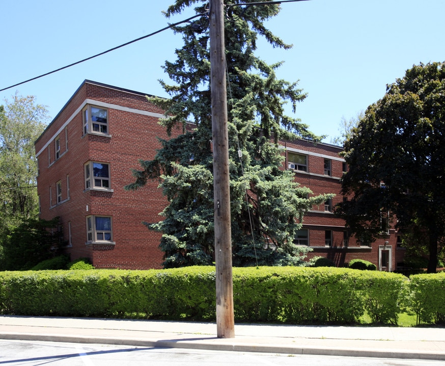 3 Anglesey Blvd in Toronto, ON - Building Photo