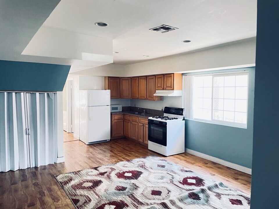 950 S Kenmore Ave, Unit 950 in Los Angeles, CA - Building Photo