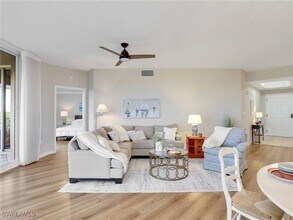 1001 Arbor Lake Dr in Naples, FL - Building Photo - Building Photo