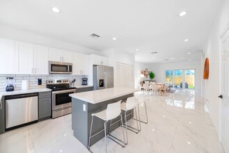 1175 NW 26th St in Miami, FL - Foto de edificio - Building Photo