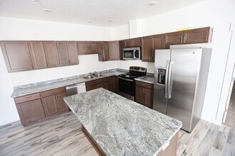 1170 Plymouth Ave NE in Grand Rapids, MI - Building Photo - Building Photo