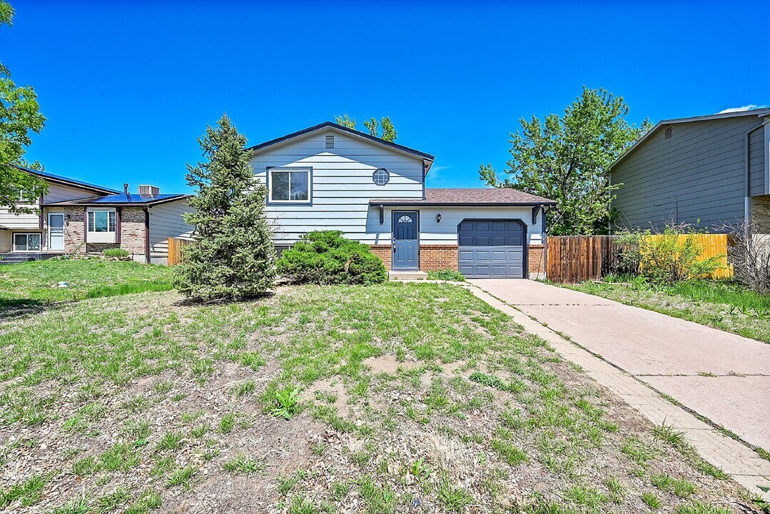 1043 Nolte Dr W in Colorado Springs, CO - Building Photo