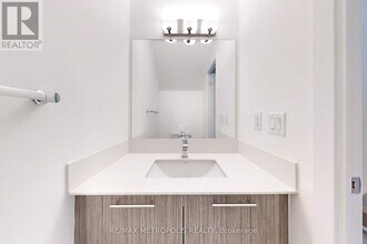 42-871 SHEPPARD Ave in Toronto, ON - Building Photo - Building Photo