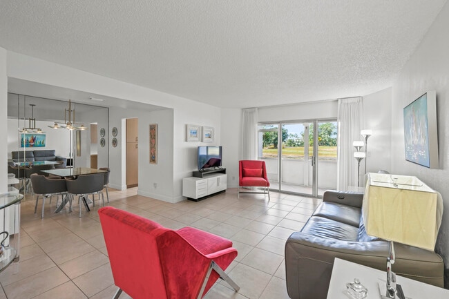 3871 Via Poinciana in Greenacres, FL - Building Photo - Building Photo