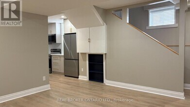 17 Eighth St in Toronto, ON - Building Photo - Building Photo