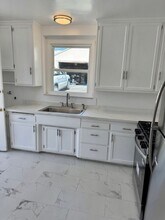3049 Community Ave in La Crescenta, CA - Foto de edificio - Building Photo