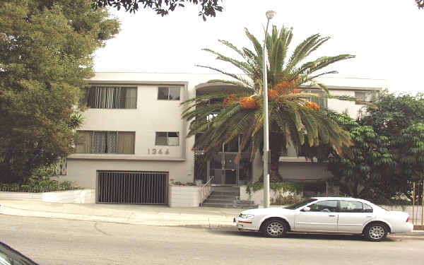 1346 N Laurel Ave in West Hollywood, CA - Building Photo