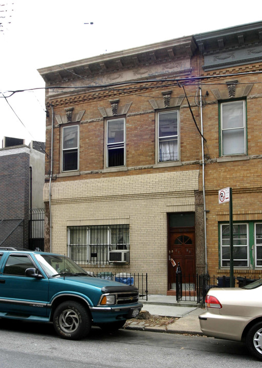 60-86 Catalpa Ave in Ridgewood, NY - Building Photo