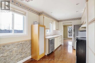 1136 Place Des Bouleaux in Ottawa, ON - Building Photo - Building Photo
