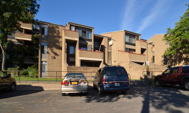 Waterfront in Buffalo, NY - Foto de edificio - Building Photo