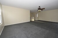 6688 S Sleepy Meadow Ct in Las Vegas, NV - Foto de edificio - Building Photo