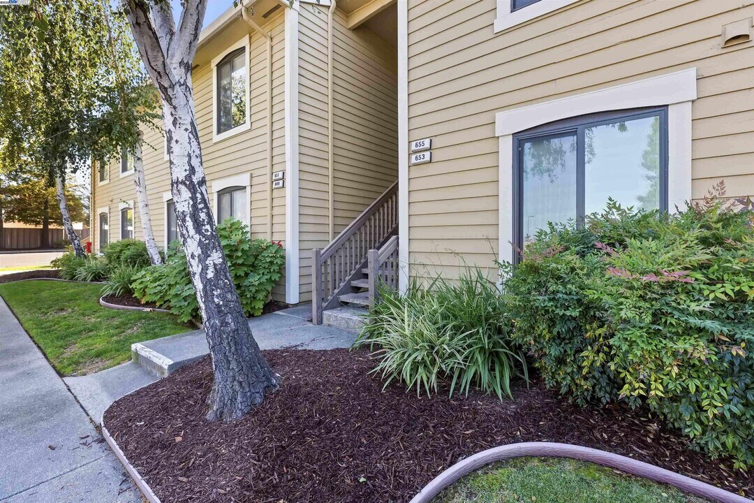 655 Center Ave in Martinez, CA - Building Photo