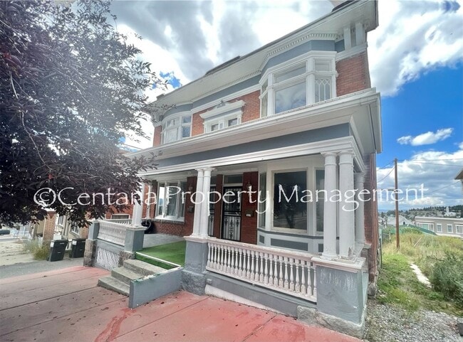 property at 317-321 N Washington St