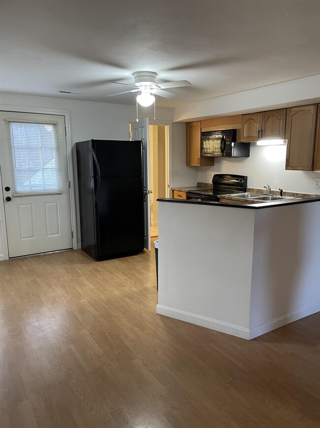 1328 Mammoth Rd-Unit -3 in Dracut, MA - Building Photo - Building Photo