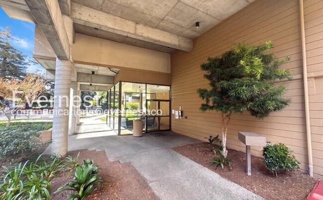 320 N Civic Dr, Unit APT 102 in Walnut Creek, CA - Foto de edificio - Building Photo