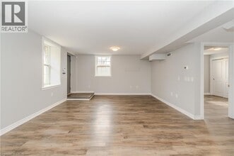 58 Beverly St in Cambridge, ON - Building Photo - Building Photo