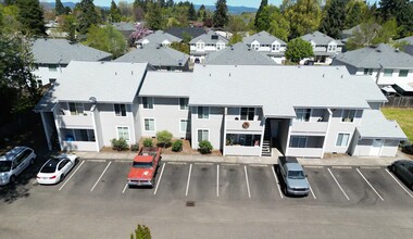 2622 Main St in Forest Grove, OR - Foto de edificio - Building Photo