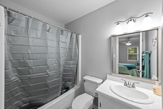 2414 Educational Dr in New Bern, NC - Foto de edificio - Building Photo