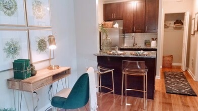 The Crossings at Menlo Park in Edison, NJ - Building Photo - Building Photo