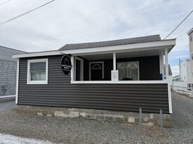 19 Auburn Ave in Hampton, NH - Building Photo
