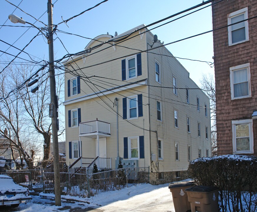 44 Taff Ave in Stamford, CT - Foto de edificio