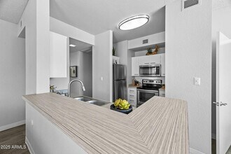 250 S Elizabeth Way, Unit A2 in Chandler, AZ - Building Photo - Building Photo