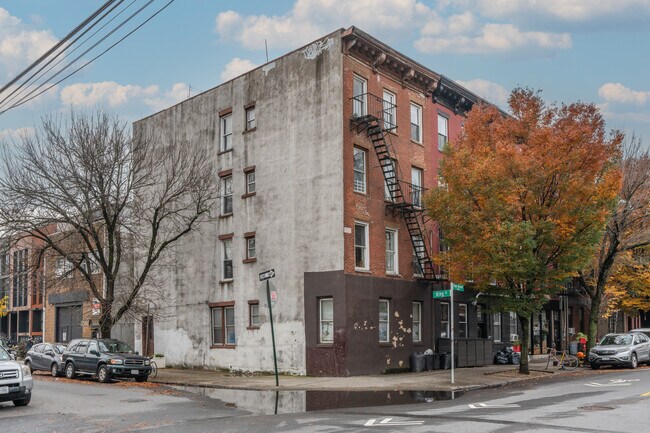 311 Van Brunt St in Brooklyn, NY - Building Photo - Building Photo