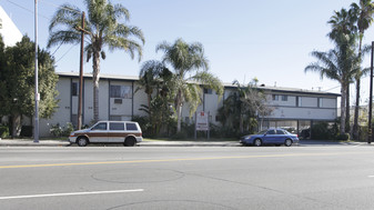 Laurel Cyn 6820 Apartments