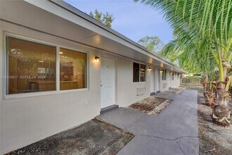 30 SW 8th St in Hallandale Beach, FL - Building Photo - Building Photo