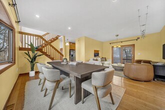 16 Carthay Cir in Newton, MA - Building Photo - Building Photo