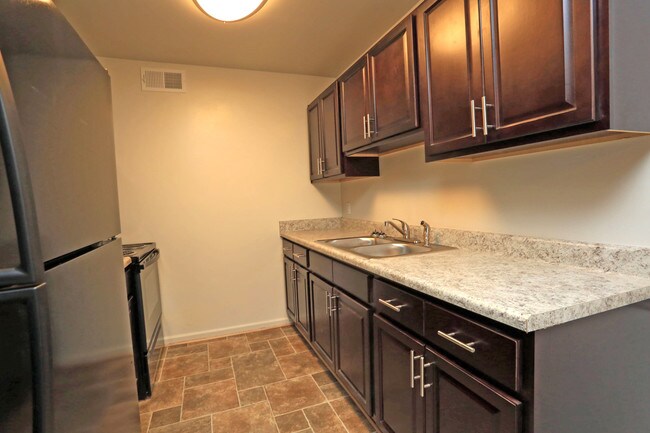 Colonial Point Apartments in Gloucester Point, VA - Foto de edificio - Interior Photo
