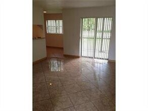 4096 N Pine Island Rd in Sunrise, FL - Building Photo - Building Photo
