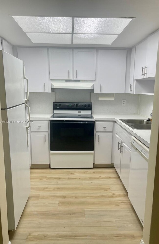 10290 N Military Trl