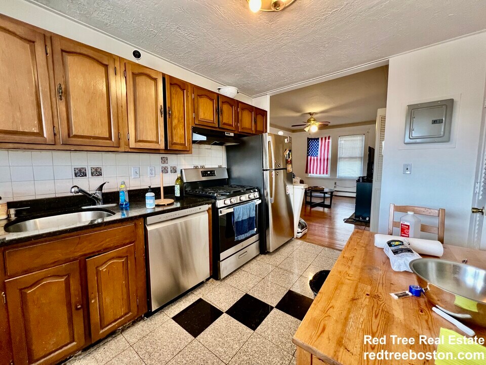 1726 Commonwealth Ave, Unit 8 in Boston, MA - Building Photo