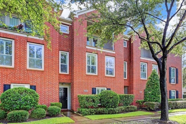 property at 3023 N Heights Hollow Ln