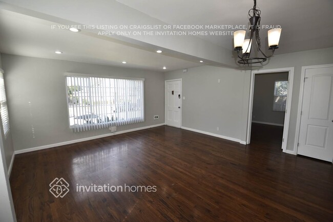 11118 S Manhattan Pl in Los Angeles, CA - Building Photo - Building Photo