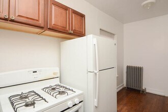 931 W Sunnyside Ave in Chicago, IL - Foto de edificio - Building Photo