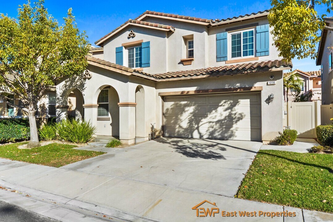 1220 Cabernet Cir in Anaheim, CA - Building Photo