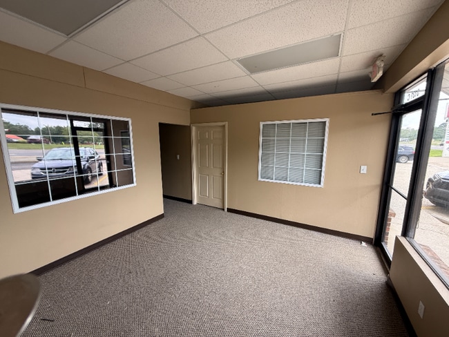 3131 Airport Rd in Pearcy, AR - Foto de edificio - Building Photo