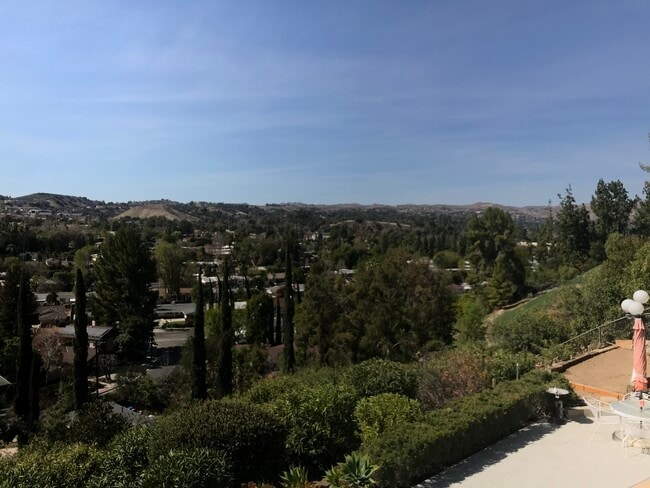 22913 Gershwin Dr in Woodland Hills, CA - Foto de edificio - Building Photo